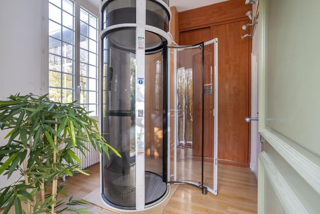 Appartement De 100M2 Dans Un Parc A 20 Mn Du Centre De Paris Garches Exteriér fotografie
