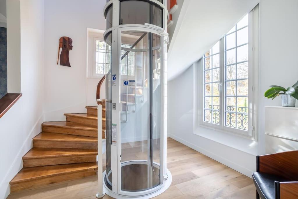 Appartement De 100M2 Dans Un Parc A 20 Mn Du Centre De Paris Garches Exteriér fotografie