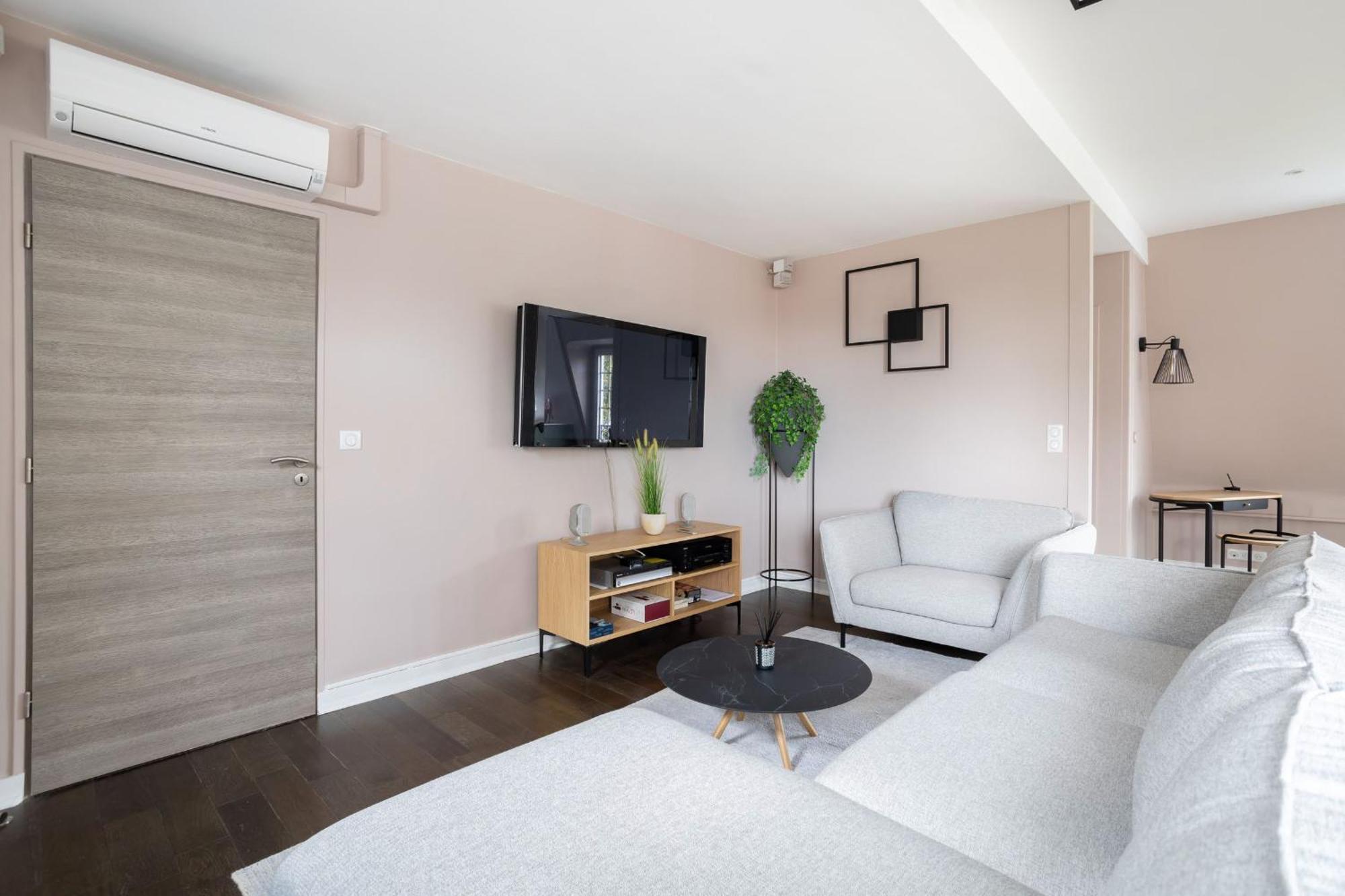 Appartement De 100M2 Dans Un Parc A 20 Mn Du Centre De Paris Garches Exteriér fotografie